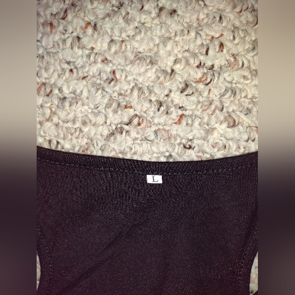 Woman's large tank - Picture 3 of 6